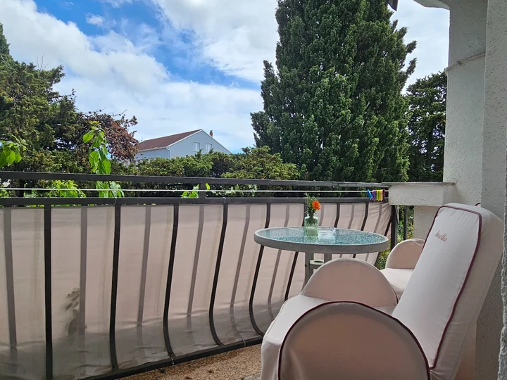 Balkon s pogledom na zelenilo